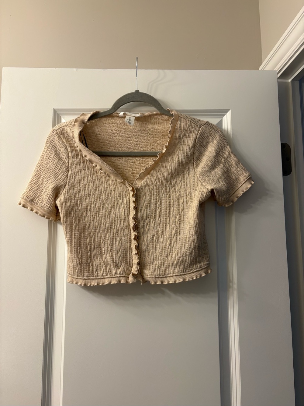 H&M Cream Tan Knit Short Sleeve Shrug/Cardigan – Size Small 🤍